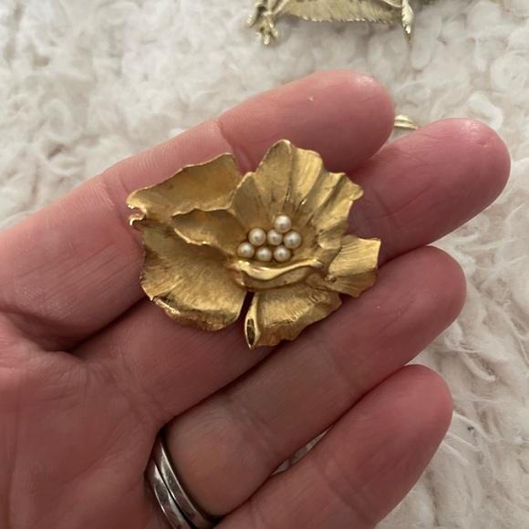 Vintage Brooches lot 5 Gold Tone - Picture 6 of 15